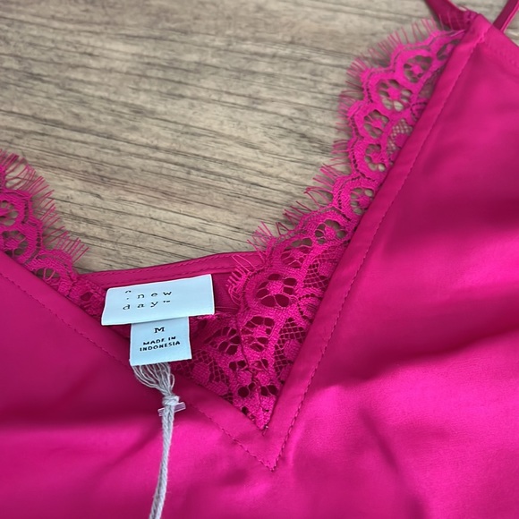 Hot pink tank top - Picture 3 of 3